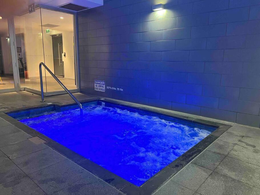 City Apartment, Pool & Carpark أدليد المظهر الخارجي الصورة