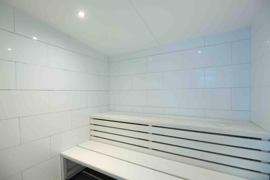 City Apartment, Pool & Carpark أدليد المظهر الخارجي الصورة