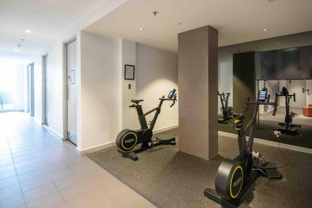 City Apartment, Pool & Carpark أدليد المظهر الخارجي الصورة