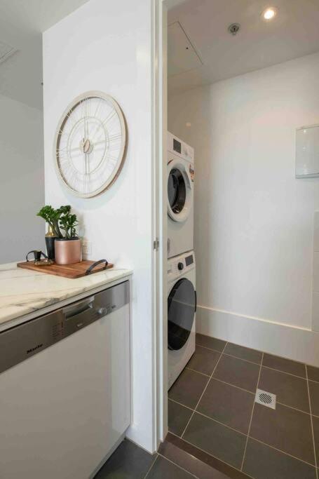 City Apartment, Pool & Carpark أدليد المظهر الخارجي الصورة
